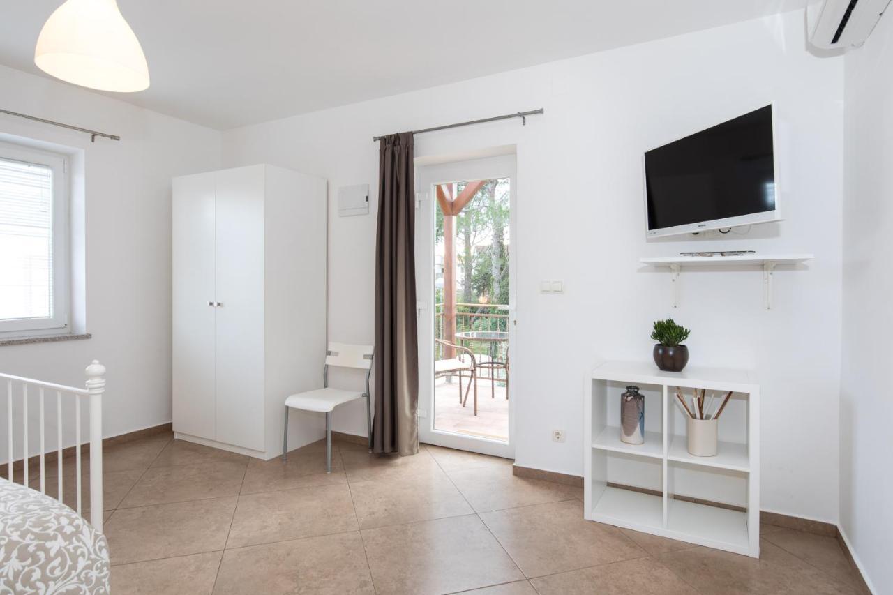 Apartmani Laura Krk كرك المظهر الخارجي الصورة