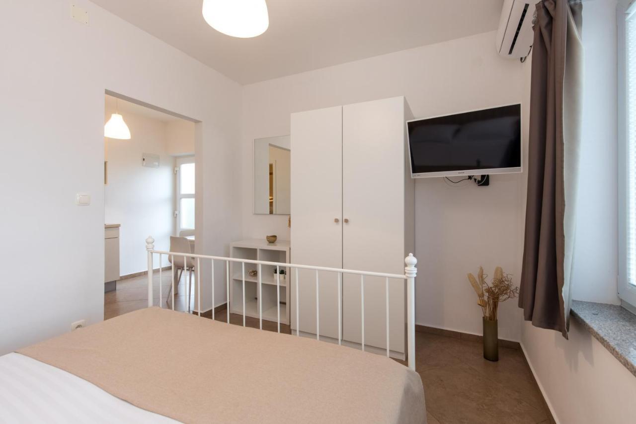 Apartmani Laura Krk كرك المظهر الخارجي الصورة