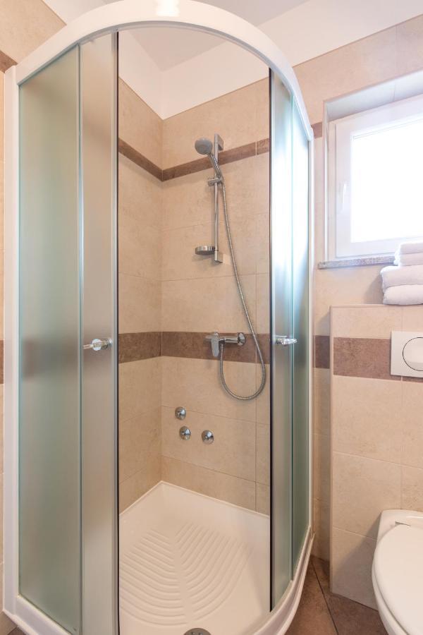 Apartmani Laura Krk كرك المظهر الخارجي الصورة