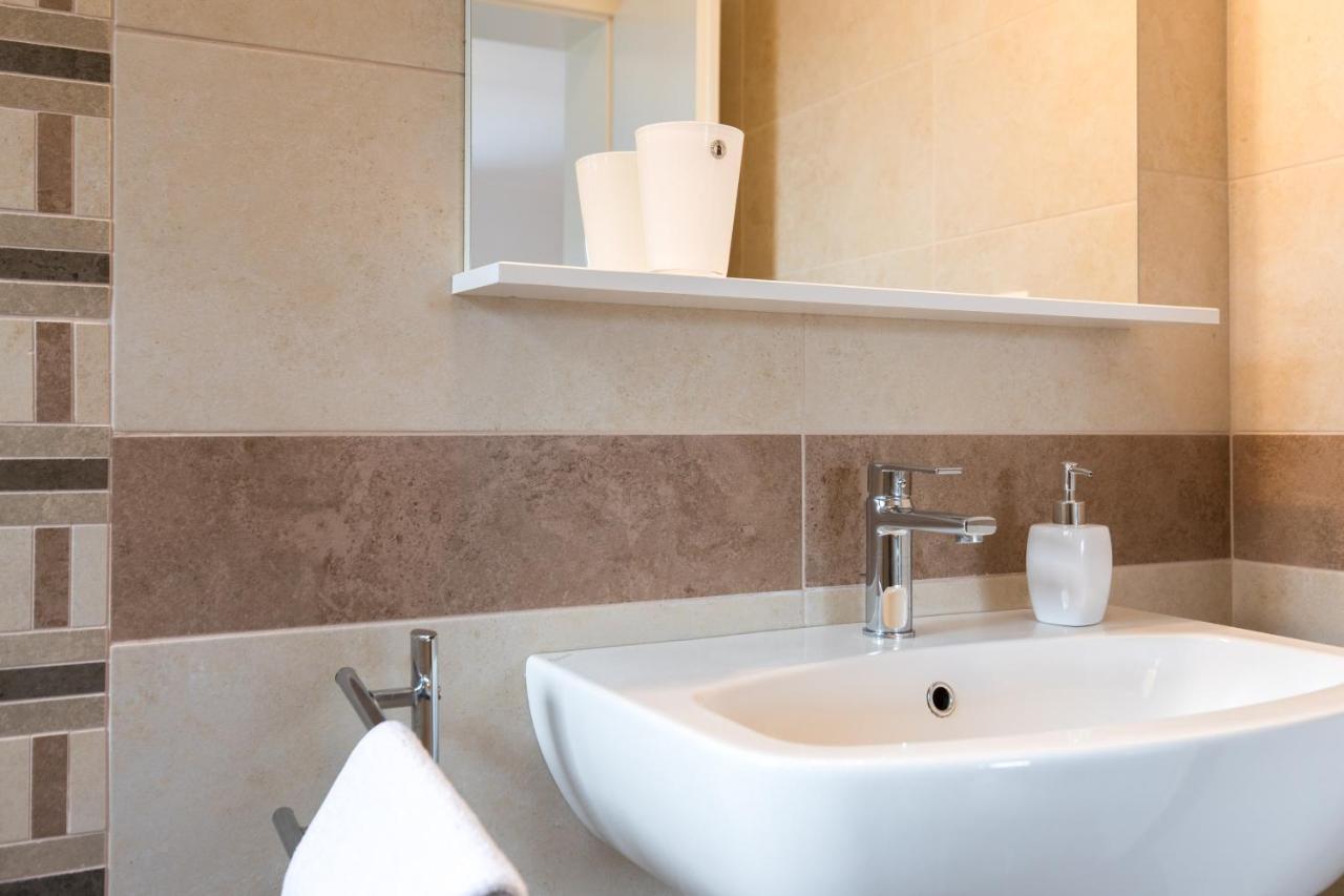 Apartmani Laura Krk كرك المظهر الخارجي الصورة