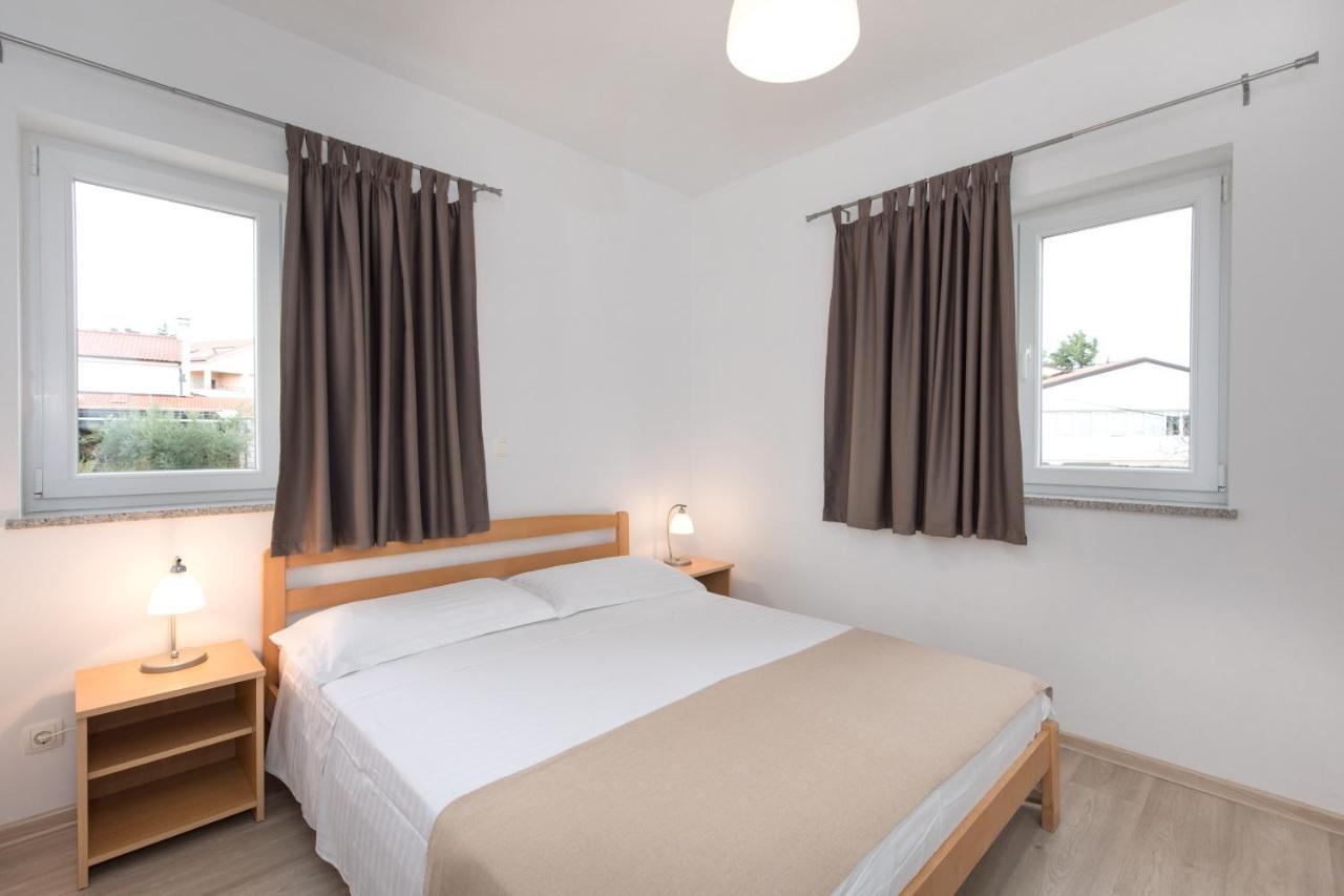 Apartmani Laura Krk كرك المظهر الخارجي الصورة