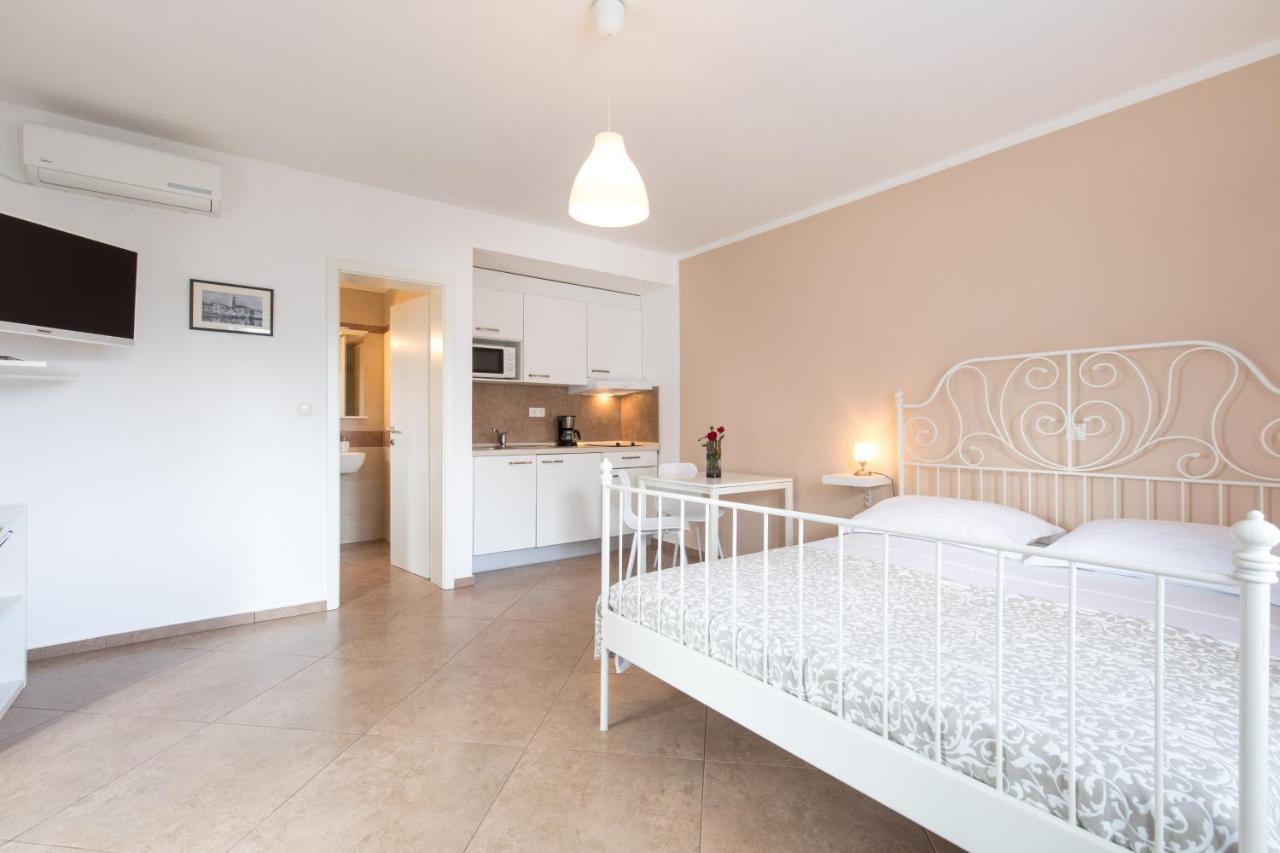 Apartmani Laura Krk كرك المظهر الخارجي الصورة