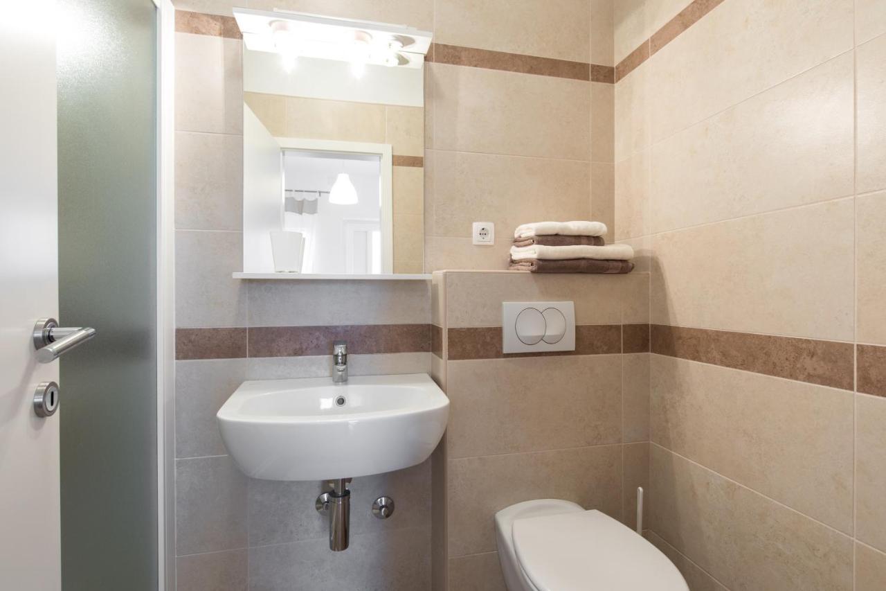 Apartmani Laura Krk كرك المظهر الخارجي الصورة