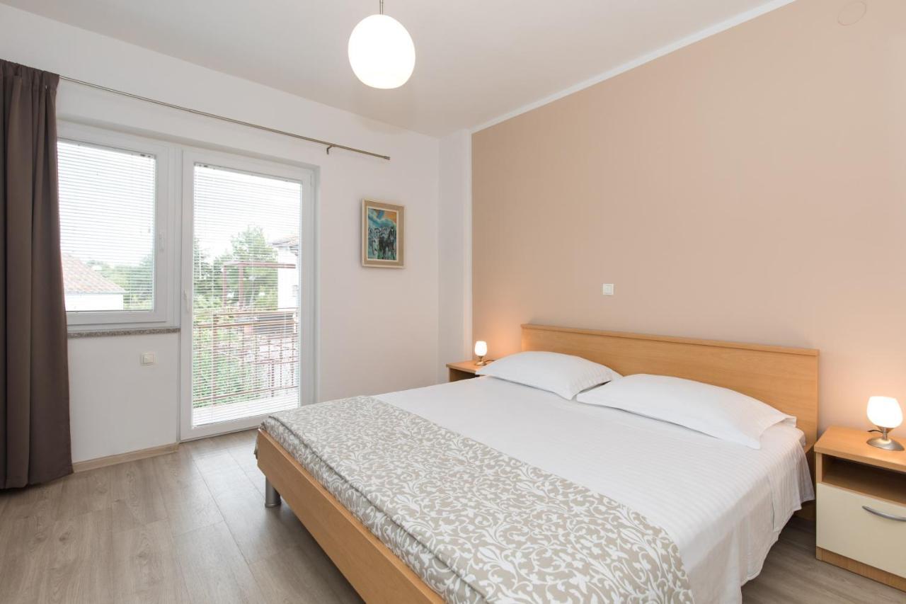 Apartmani Laura Krk كرك المظهر الخارجي الصورة