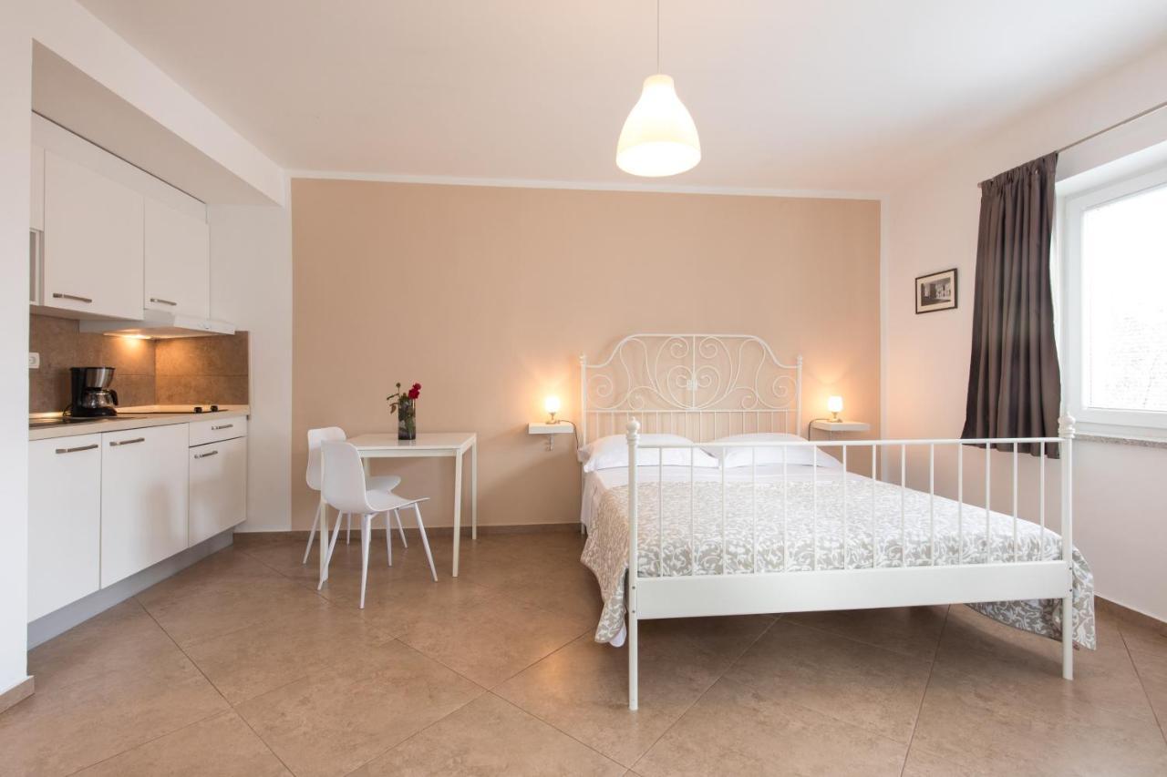 Apartmani Laura Krk كرك المظهر الخارجي الصورة